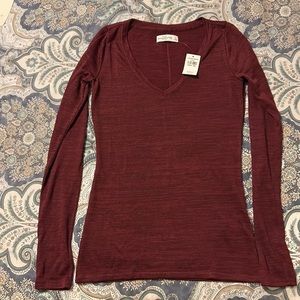 NWT Abercrombie & Fitch long sleeve V-neck. Size S